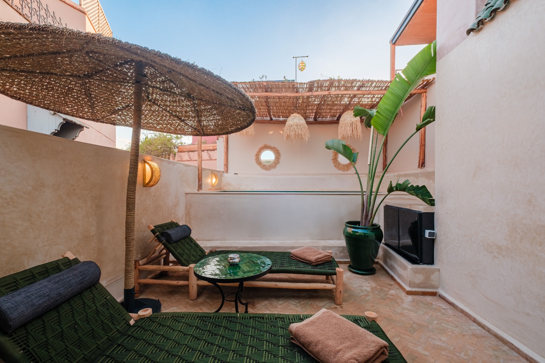 Salon de la terrasse au coucher du soleil